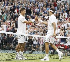Federer beats Willis at Wimbledon 2nd round