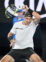 Nadal advances to Australian Open 3rd round