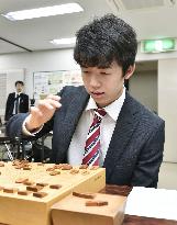 Youngest shogi pro extends win streak to 17
