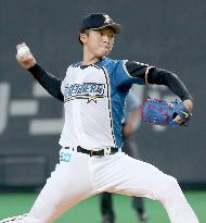 Baseball: Uwasawa comes up clutch as Fighters stop Hawks