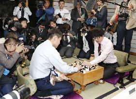 Iyama 1st Go player to achieve title sweep twice in Japan
