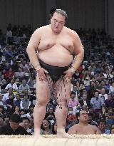 Lackluster sumo champion Kisenosato