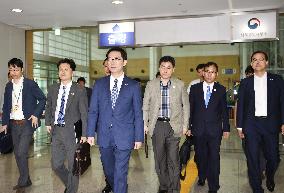 S. Korean delegation visits N. Korea