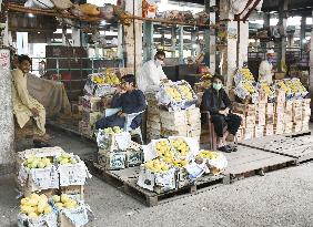 Fruit market in Pakistan