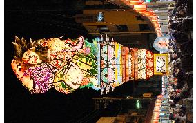 Huge lantern features in start of Tachi-neputa festival