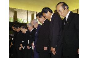 Politicians pay tribute to the late JCP leader Kenji Miyamoto
