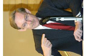 Zoellick urges Japan to maintain contribution to fight poverty