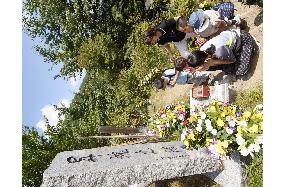 Relatives of JAL jumbo crash's victims mark 22nd anniversary
