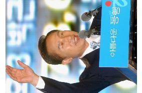 S. Korea's GNP chooses Lee Myung Bak as presidential candidate