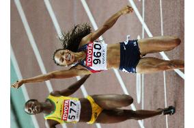 Allyson Felix wins women's 200 meters at world athletics