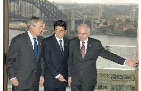 Abe, Howard, Bush agree to beef up cooperation