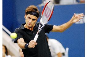 Federer edges Djokovic, wins 4th successive U.S. Open title
