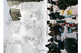 Annual snow festival begins in Sapporo