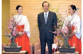 Fukuda receives flowering plum bonsai from shrine's 'Plum Mission'