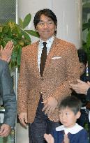 Matsui in Miyazaki as Giants' special camp coach
