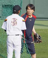 Matsui acting as special coach at Giants' training camp