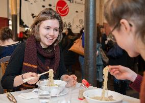 'Ramen' noodles prove popular in Paris