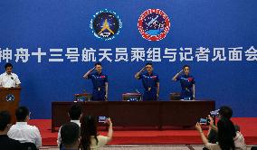 CHINA-BEIJING-SHENZHOU-13-ASTRONAUTS-PUBLIC APPEARANCE (CN)