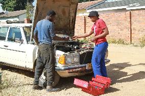 ZIMBABWE-CHITUNGWIZA-FEMALE MOTOR MECHANIC