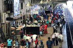 SRI LANKA-COLOMBO-RAILWAY STATION