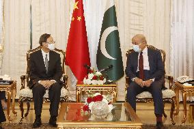 PAKISTAN-ISLAMABAD-PM-CHINA-YANG JIECHI-MEETING