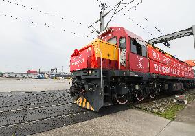 CHINA-CHONGQING-CHENGDU-FREIGHT TRAIN (CN)