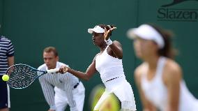 (SP)BRITAIN-LONDON-TENNIS-WIMBLEDON-WOMEN'S DOUBLES