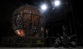 CHINA-HENAN-PUYANG-FEMALE ACROBATICS TEAM-GLOBE OF DEATH (CN)