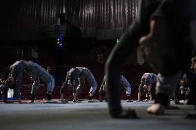 CHINA-HENAN-PUYANG-FEMALE ACROBATICS TEAM-GLOBE OF DEATH (CN)