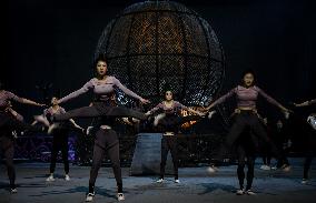 CHINA-HENAN-PUYANG-FEMALE ACROBATICS TEAM-GLOBE OF DEATH (CN)