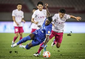 (SP)CHINA-DALIAN-FOOTBALL-CSL-WUHAN THREE TOWNS VS SHANGHAI SHENHUA (CN)