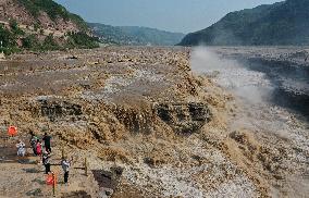 #CHINA-SHANXI-HUKOU WATERFALL (CN)