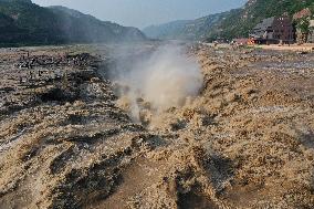 #CHINA-SHANXI-HUKOU WATERFALL (CN)