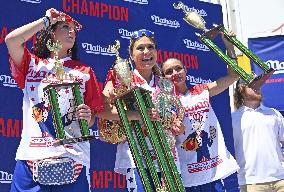 Hot dog eating contest in N.Y.