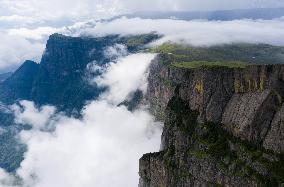 CHINA-SICHUAN-MOUNT LONGTOU-CLOUDS (CN)