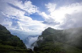 CHINA-SICHUAN-MOUNT LONGTOU-CLOUDS (CN)