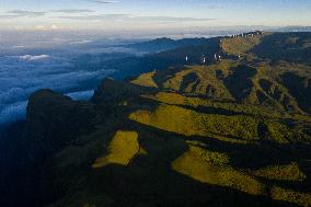 CHINA-SICHUAN-MOUNT LONGTOU-CLOUDS (CN)