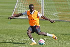 (SP)GERMANY-MUNICH-FOOTBALL-FC BAYERN MUNICH-TRAINING