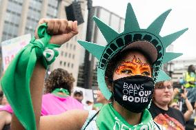 Xinhua Headlines: U.S. backsliding on women's rights underscores systemic flaws