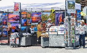 U.S.-SAN FRANCISCO-LOS ALTOS-FESTIVAL