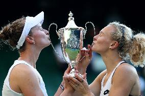 (SP)BRITAIN-LONDON-TENNIS-WIMBLEDON-WOMEN'S DOUBLES-FINAL