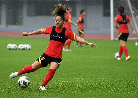 (SP)CHINA-QINGDAO-FOOTBALL-CHINESE WOMEN'S NATIONAL TEAM-TRAINING SESSION(CN)