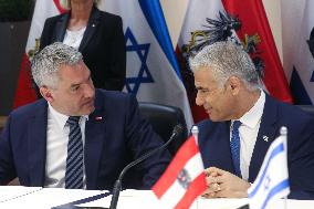 MIDEAST-JERUSALEM-PM-AUSTRIAN CHANCELLOR-SIGNING CEREMONY