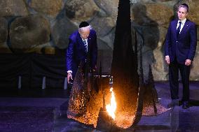 MIDEAST-JERUSALEM-YAD VASHEM-U.S.-PRESIDENT-VISIT