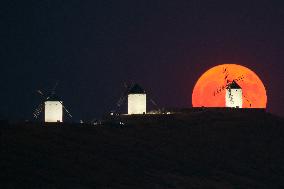 SPAIN-CONSUEGRA-SUPERMOON