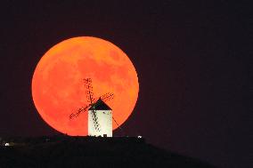 SPAIN-CONSUEGRA-SUPERMOON