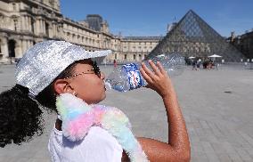 FRANCE-HEATWAVE-DAILY LIFE
