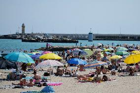 FRANCE-HEATWAVE-DAILY LIFE