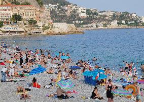 FRANCE-HEATWAVE-DAILY LIFE