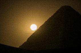 EGYPT-GIZA-SUPERMOON